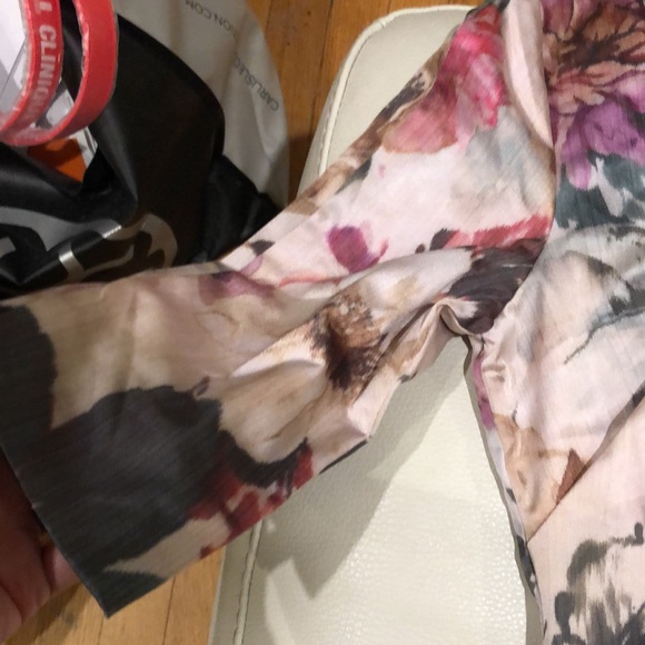 Sara Campbell beige/ pink floral shirt sleeve ruched midi - Picture 3 of 7